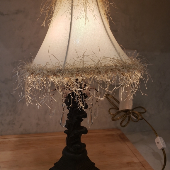 Decorative lamp with beads and yard accents, beige lamp shade and brown stand - Picture 4 of 9
